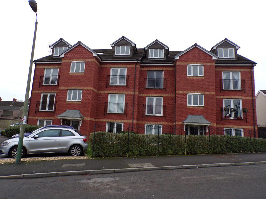 2 bed flat to rent in Hall Street, Blackwood NP12, £675 pcm Zoopla