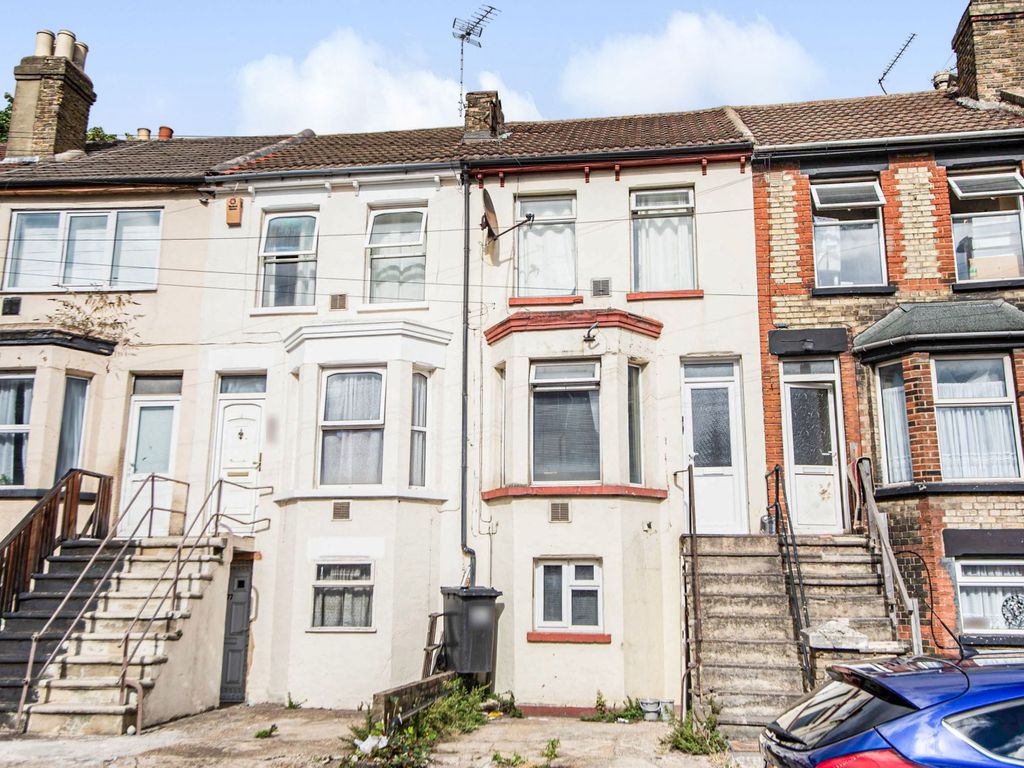 3 bed terraced house for sale in Luton Road, Chatham, Kent ME4 Zoopla