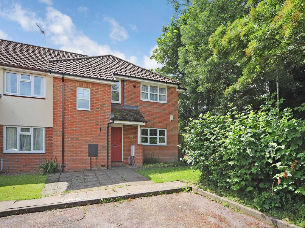 1 bed flat for sale in Chapel Meadow, Tring HP23, £199,950 Zoopla