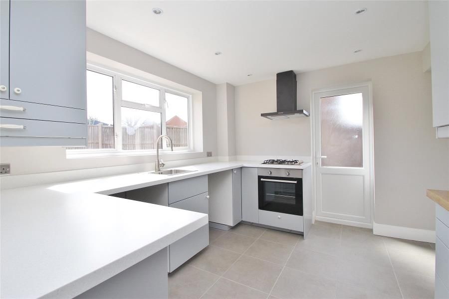 3 bed semidetached house to rent in Bowling Green Road, Chobham