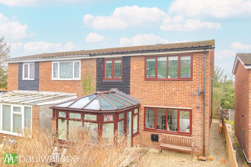 4 bed semidetached house for sale in Chapelfields, Stanstead Abbotts