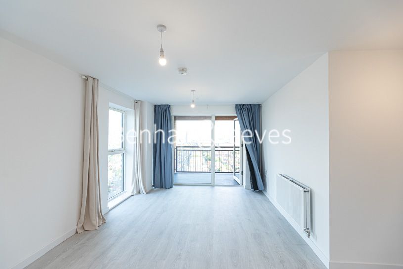 2 bed flat to rent in East Acton Lane, Acton W3, £2,400 pcm Zoopla