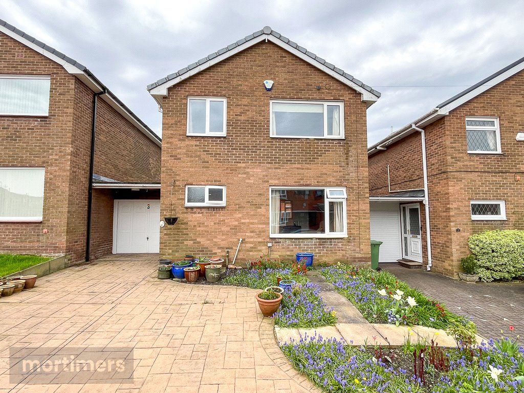 3 bed detached house for sale in Oakfield Avenue, Clayton Le Moors