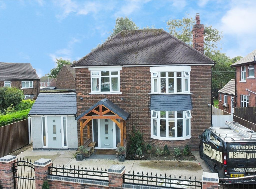 3 bed detached house for sale in Old Brumby Street, Scunthorpe DN16, £