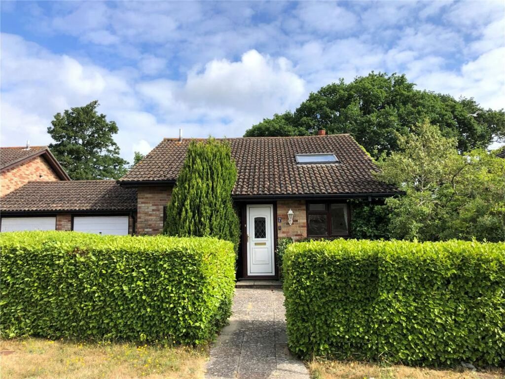 2 bed detached bungalow for sale in Wentwood Gardens, New Milton BH25, £399,950 Zoopla