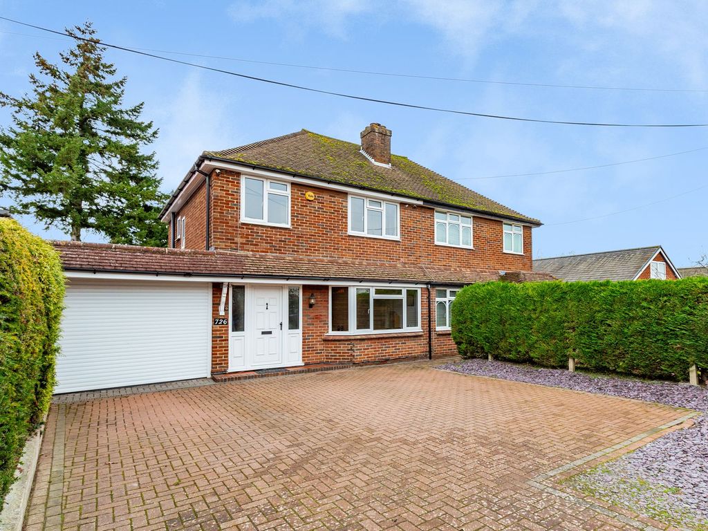 3 bed semidetached house for sale in London Road, Larkfield ME20, £