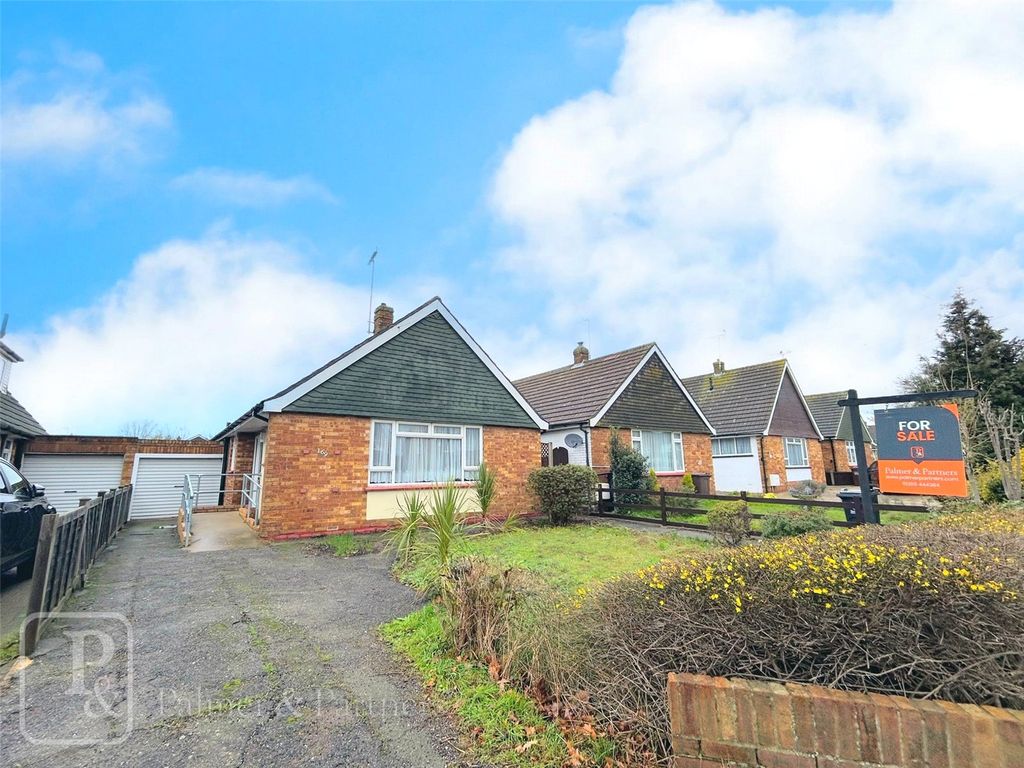 2 bed bungalow for sale in Thorpe Road, ClactonOnSea, Essex CO15, £