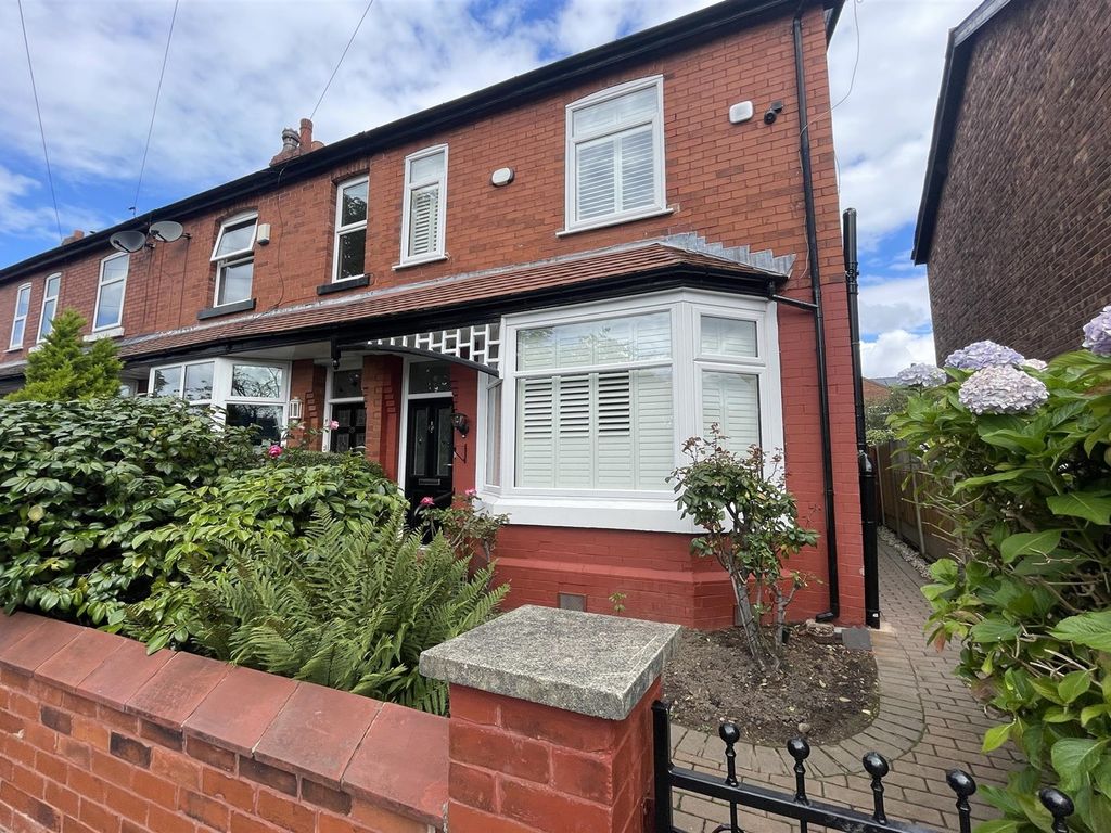 3 bed end terrace house for sale in Abbey Road, Sale M33, £385,000 Zoopla