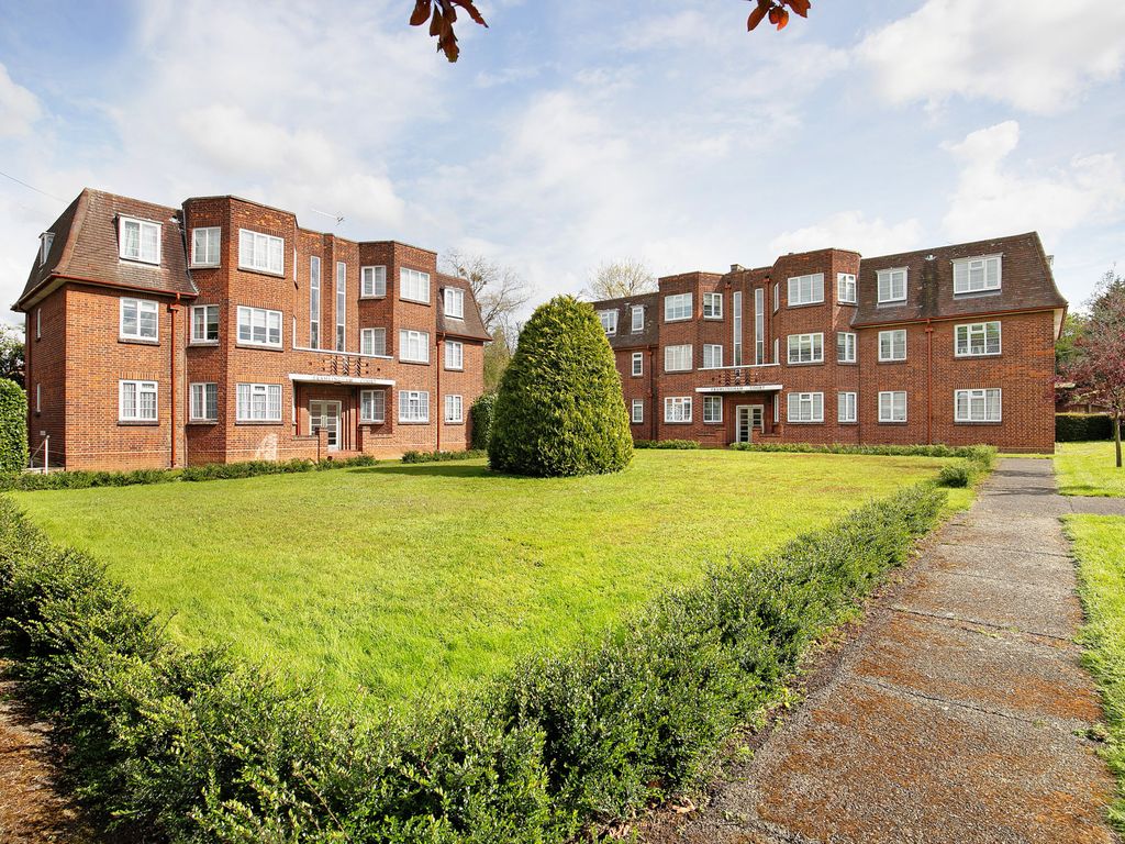 2 bed flat to rent in Framlingham Court, Valley Road, Ipswich, Suffolk