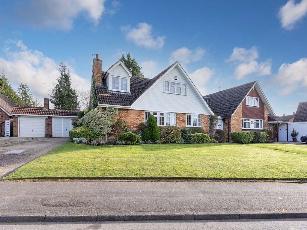 5 bed detached house for sale in Farnham Lane, Farnham Royal SL2, £960,000 Zoopla