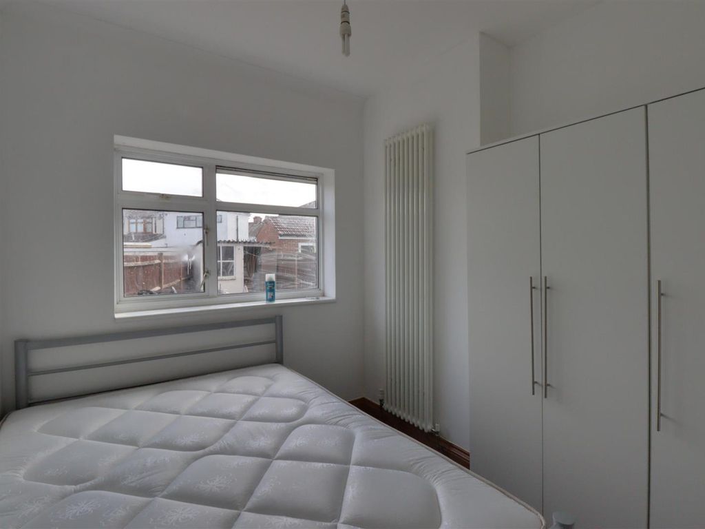 Room to rent in Cornwall Avenue, Southall UB1 Zoopla