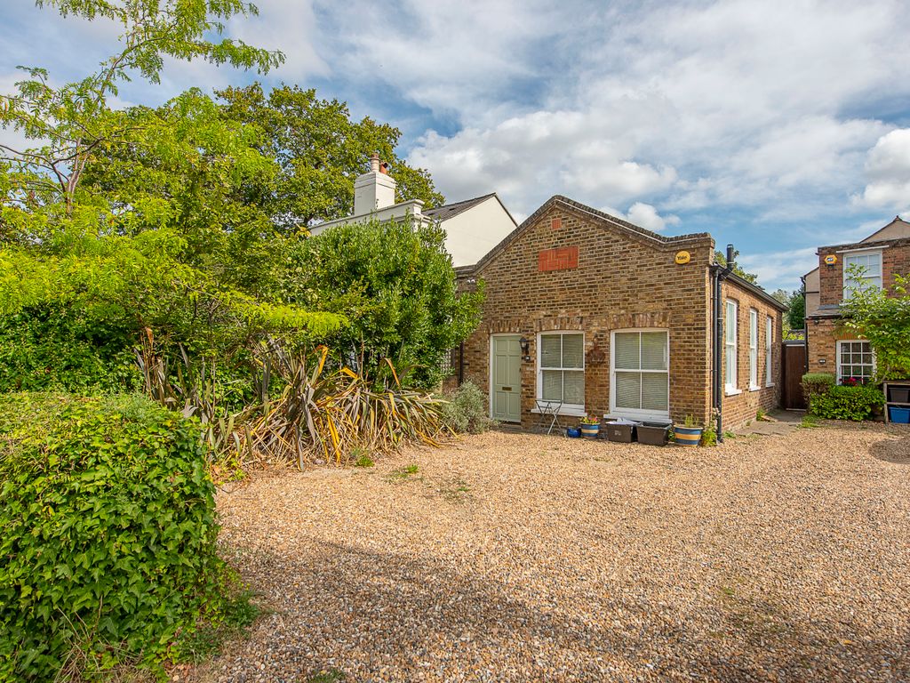 2 bed detached house for sale in Uxbridge Road, Hampton TW12, £650,000