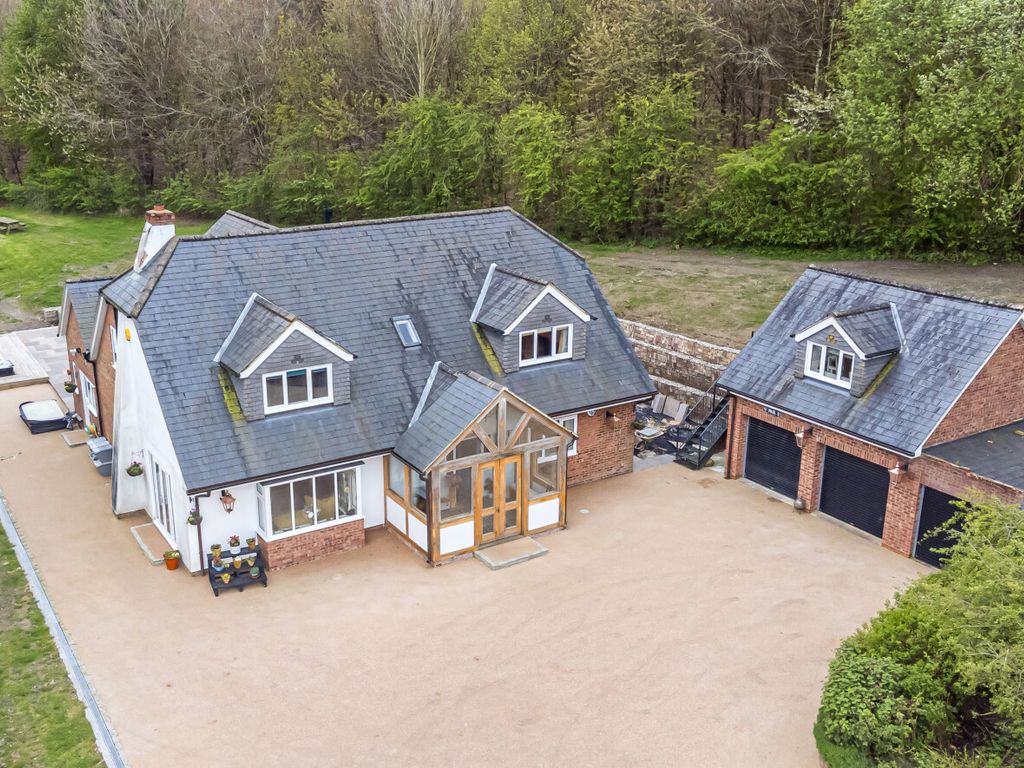 5 bed detached house for sale in Whipsnade Road, Kensworth, Dunstable