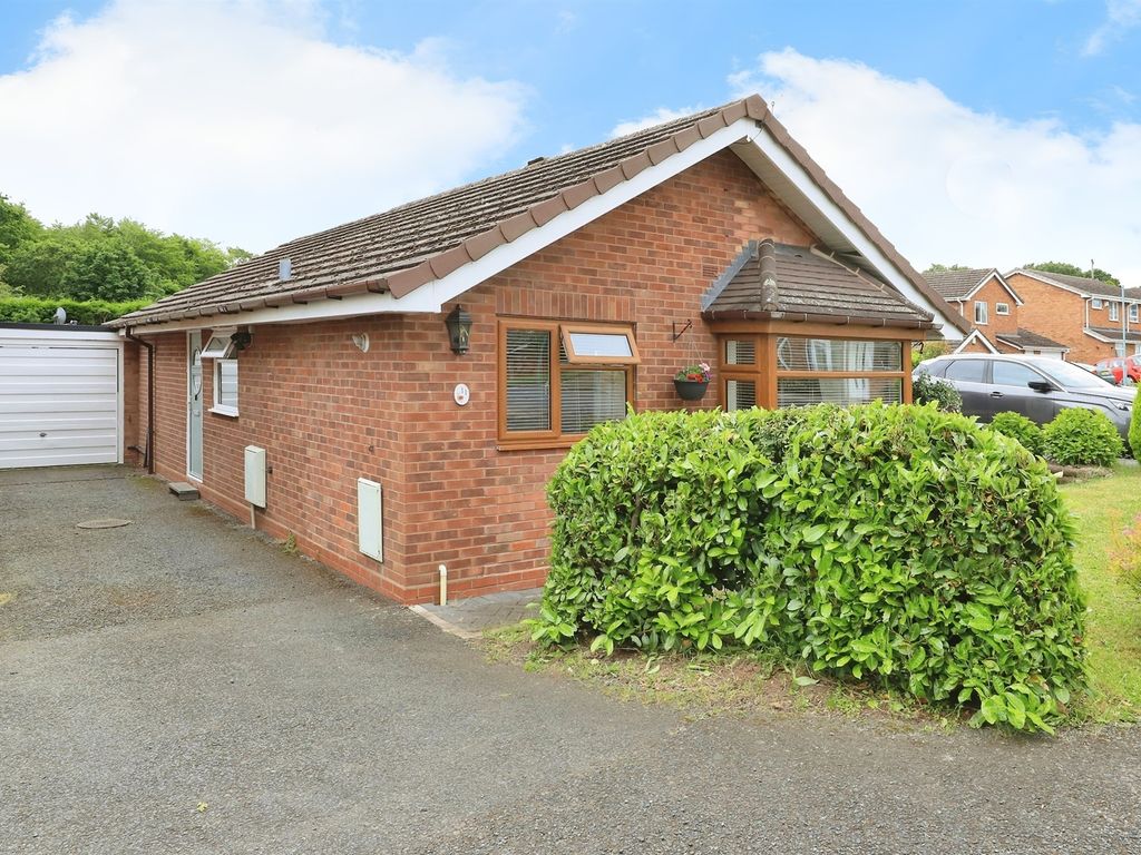 2 bed detached bungalow for sale in Fulmar Crescent, Kidderminster DY10