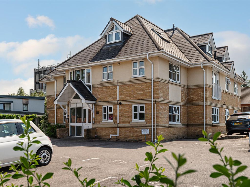 3 bed flat for sale in Warwick Road, Redhill RH1 Zoopla