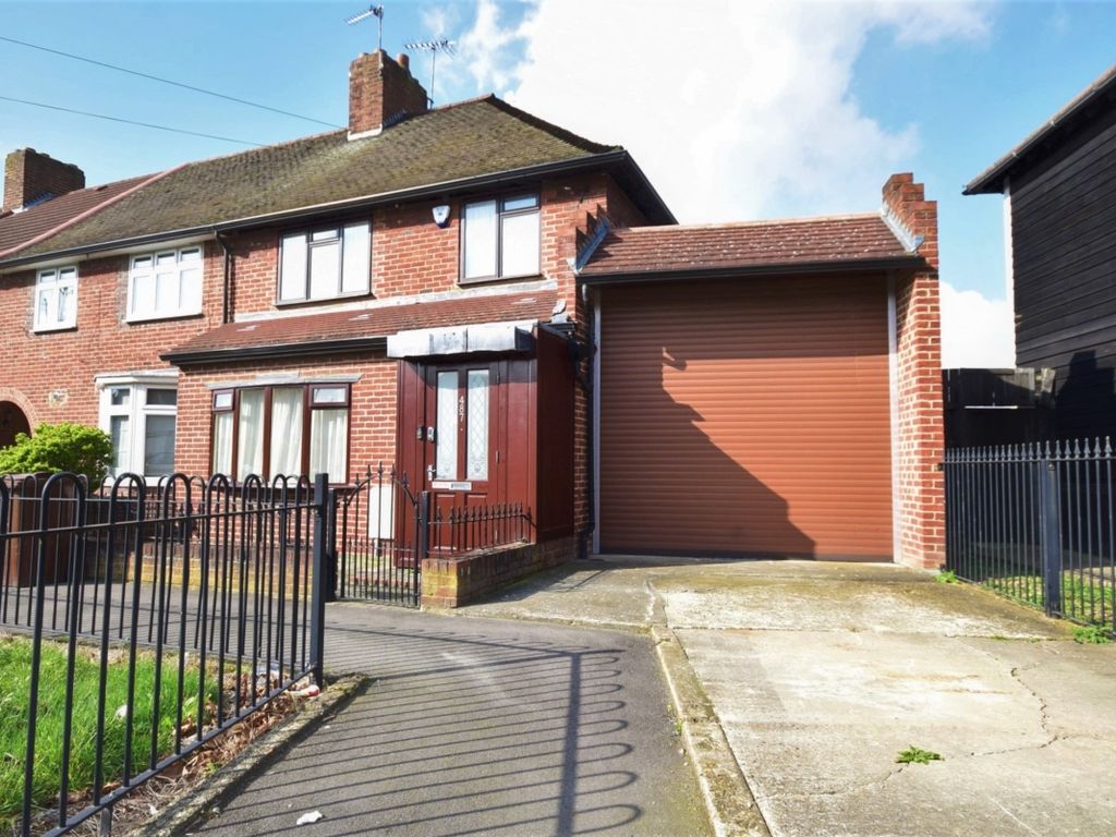 4 bed semidetached house to rent in Becontree Avenue, Dagenham RM8, £2,850 pcm Zoopla