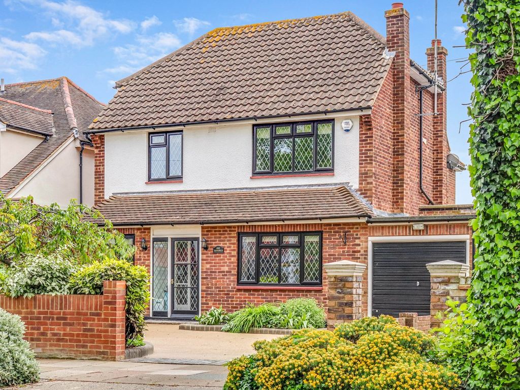4 bed detached house for sale in Parkanaur Avenue, Thorpe Bay SS1 Zoopla