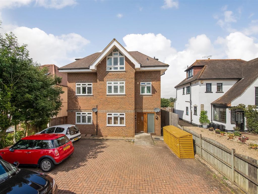 1 bed flat to rent in Grove Park Road, London SE9, £1,500 pcm Zoopla