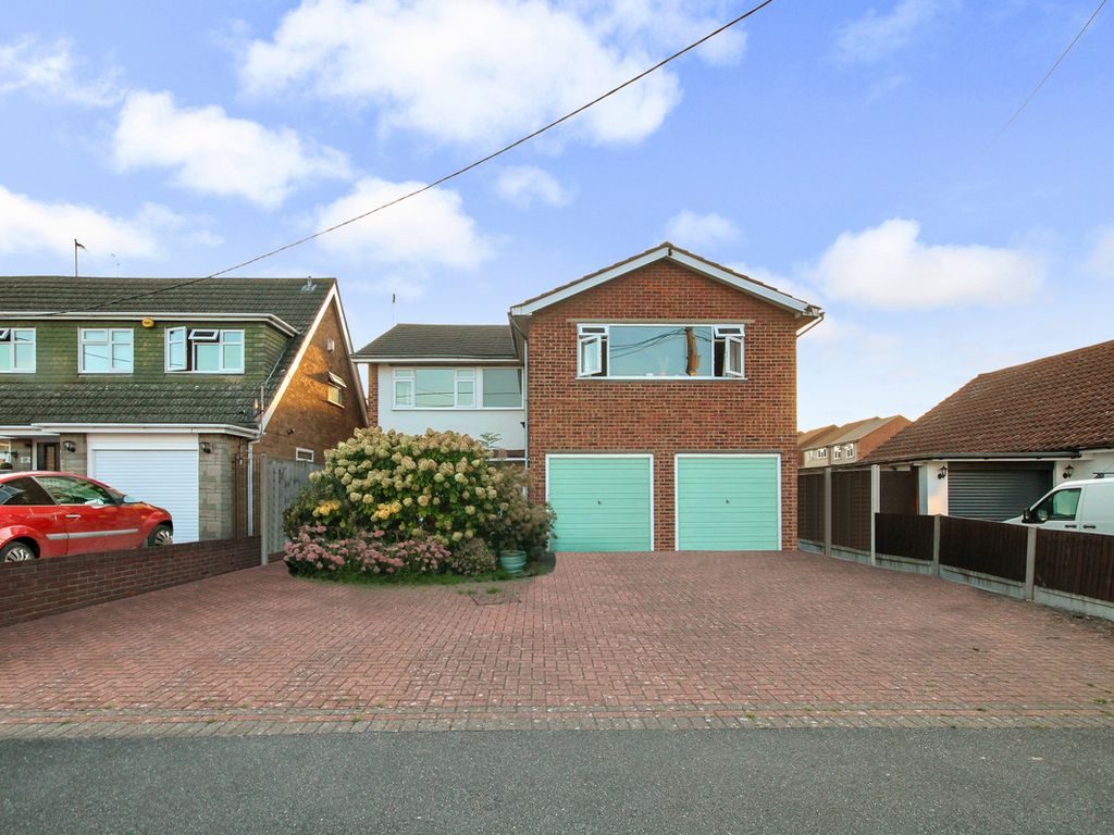 5 bed detached house for sale in Bedford Road, Basildon SS15, £625,000