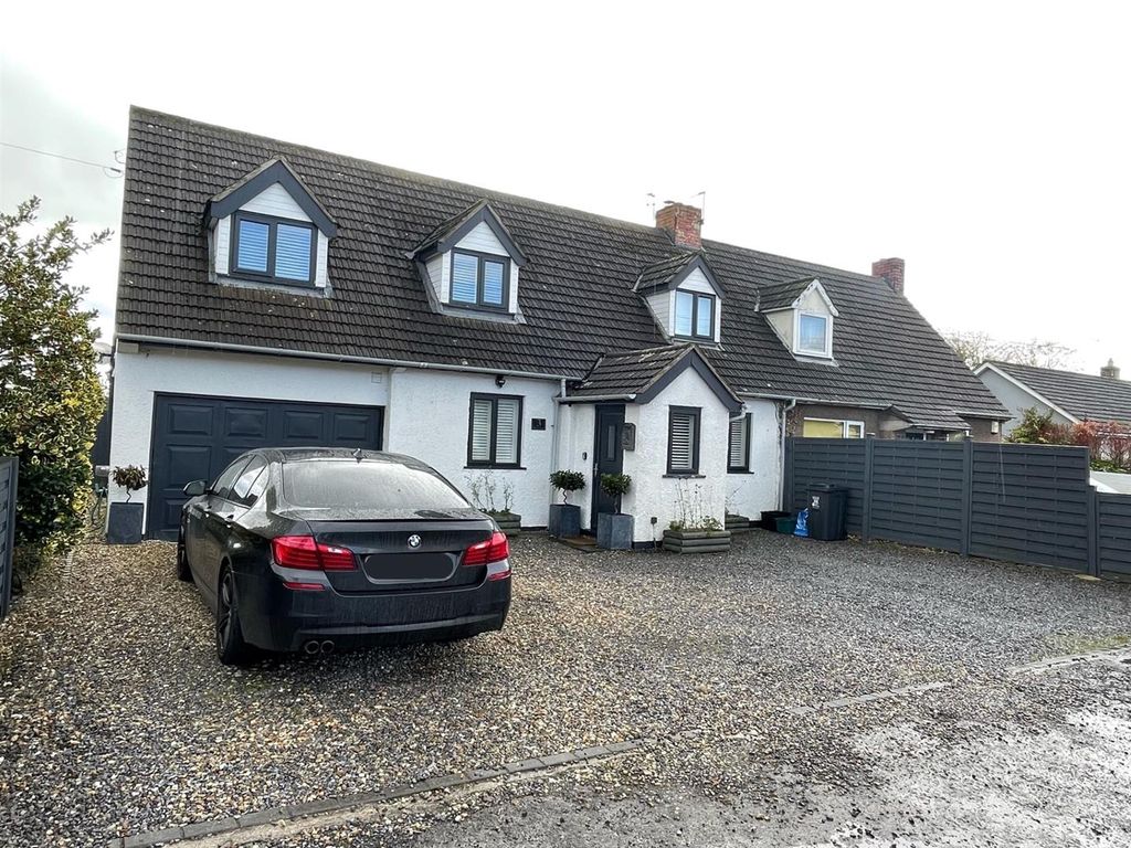 4 bed semidetached house for sale in West Close, The Causeway, Mark