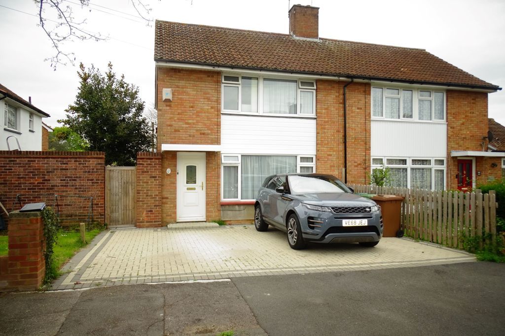 3 bed semidetached house for sale in Metcalf Road, Ashford TW15 Zoopla
