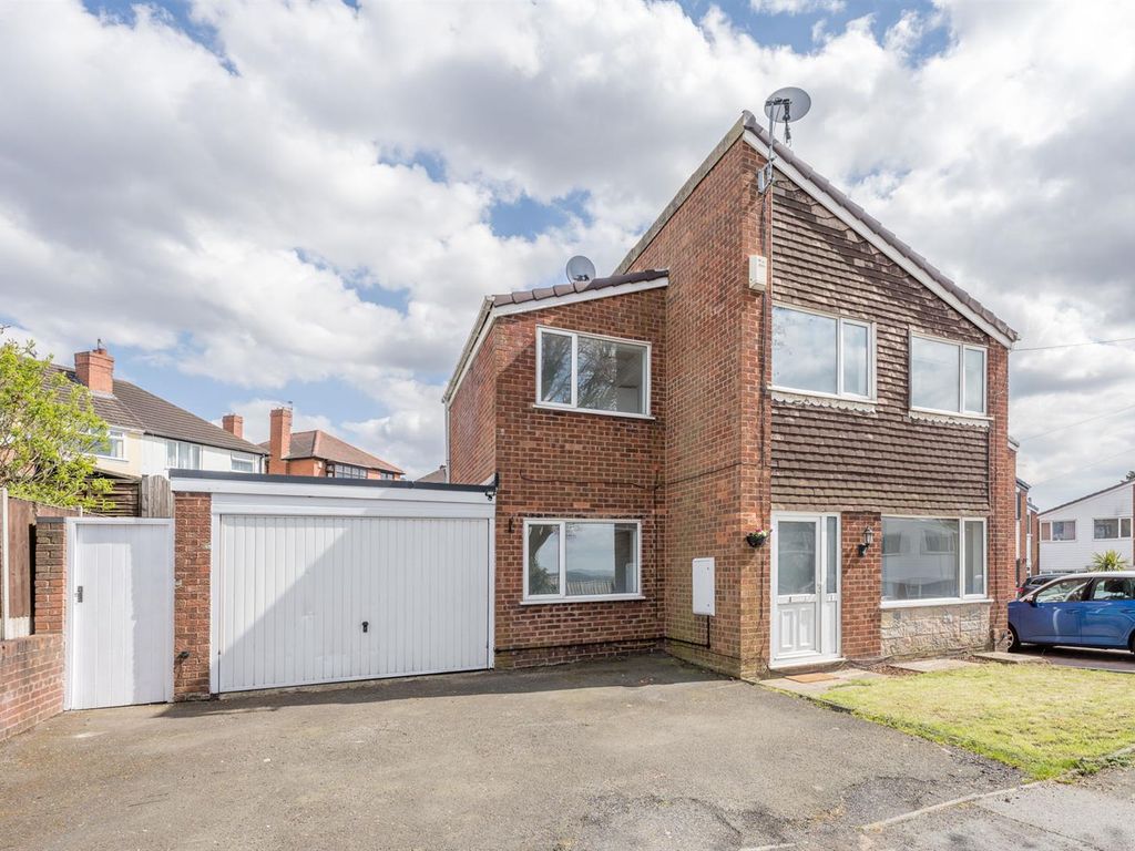 3 bed linkdetached house for sale in Oak Tree Gardens, Stourbridge DY8