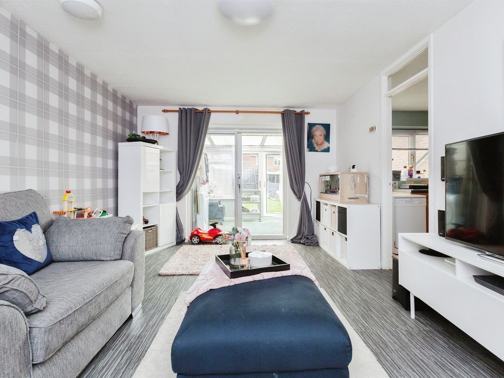 2 bed terraced bungalow for sale in Herriot Close, Newport Pagnell MK16