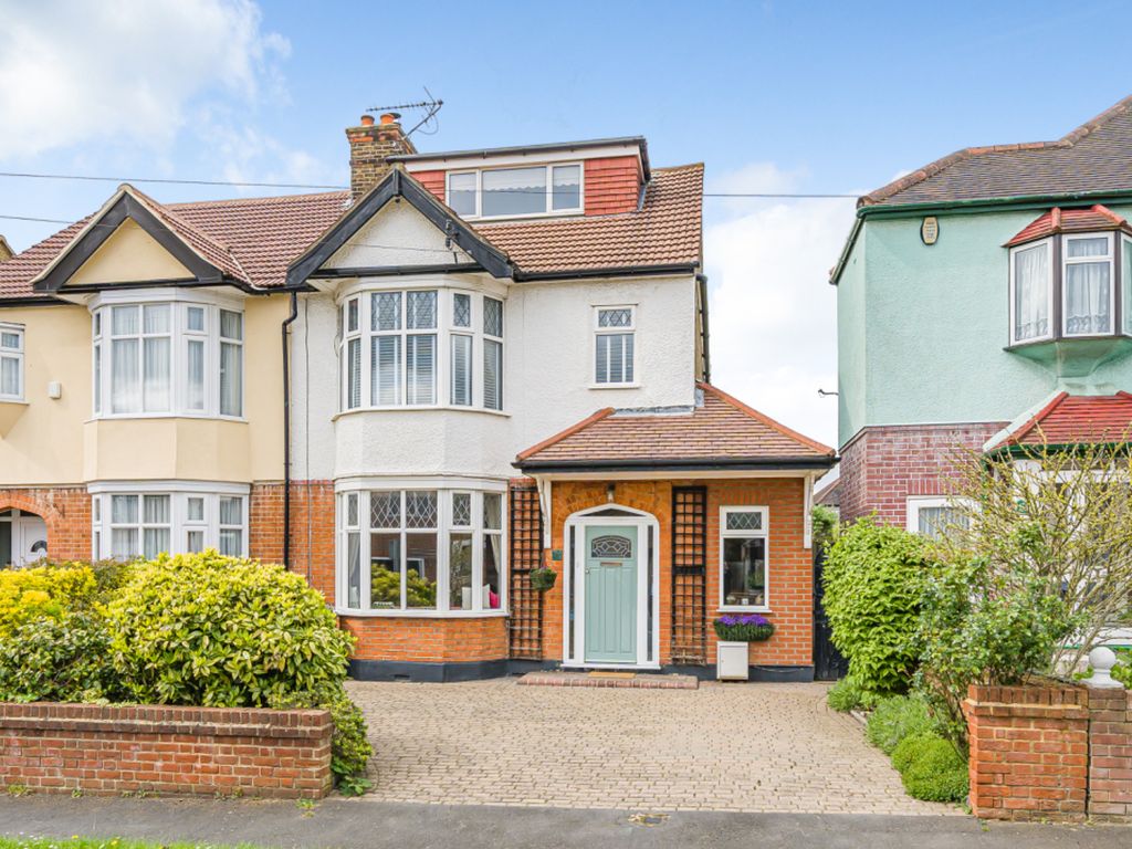 4 bed semidetached house for sale in Erroll Road, Gidea Park, Romford