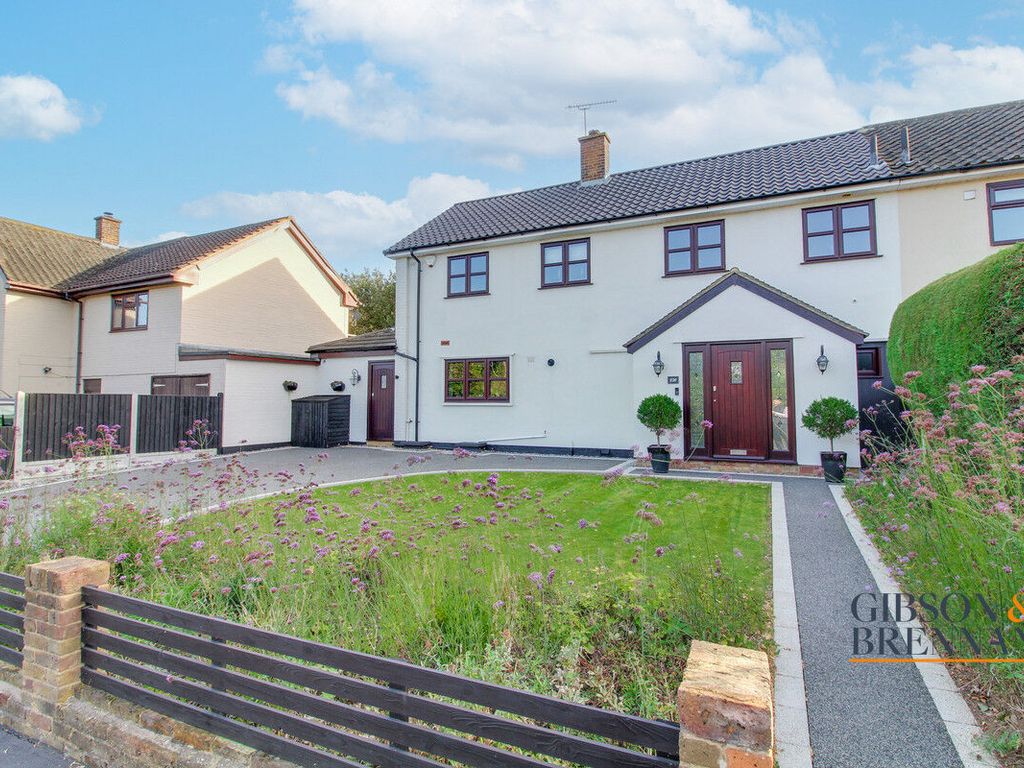 3 bed semidetached house for sale in Clay Hill Road, Basildon SS16, £