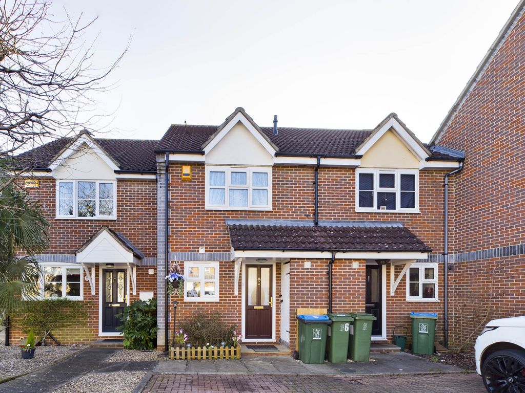 2 bed terraced house for sale in Bittern Way, Watermead, Aylesbury HP19