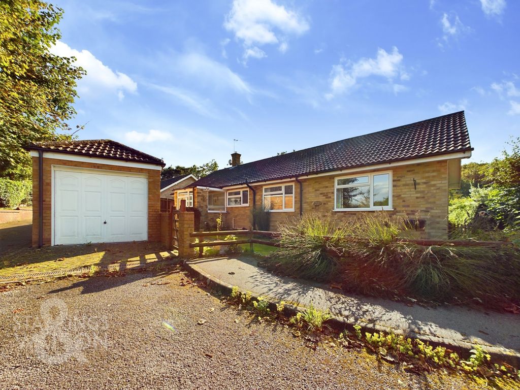 3 bed detached bungalow for sale in St. Marys Close, Flixton, Bungay