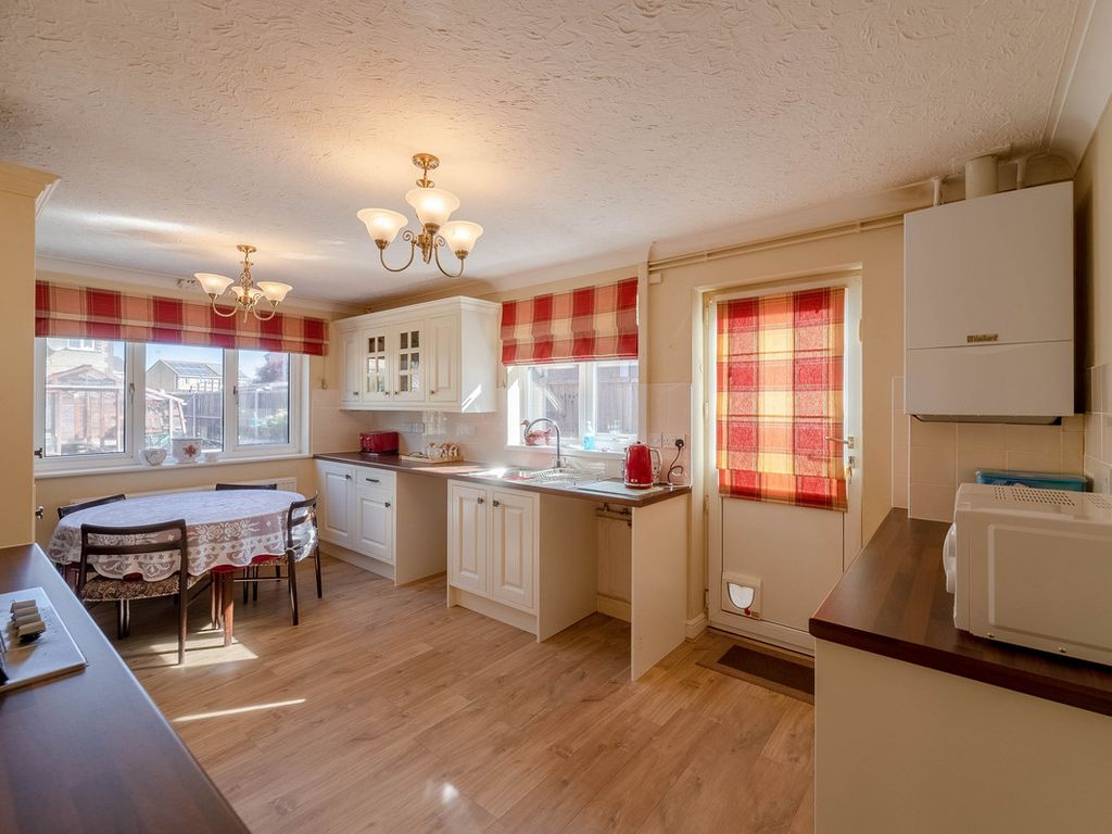 2 bed detached bungalow for sale in Gull Way, Whittlesey PE7 Zoopla