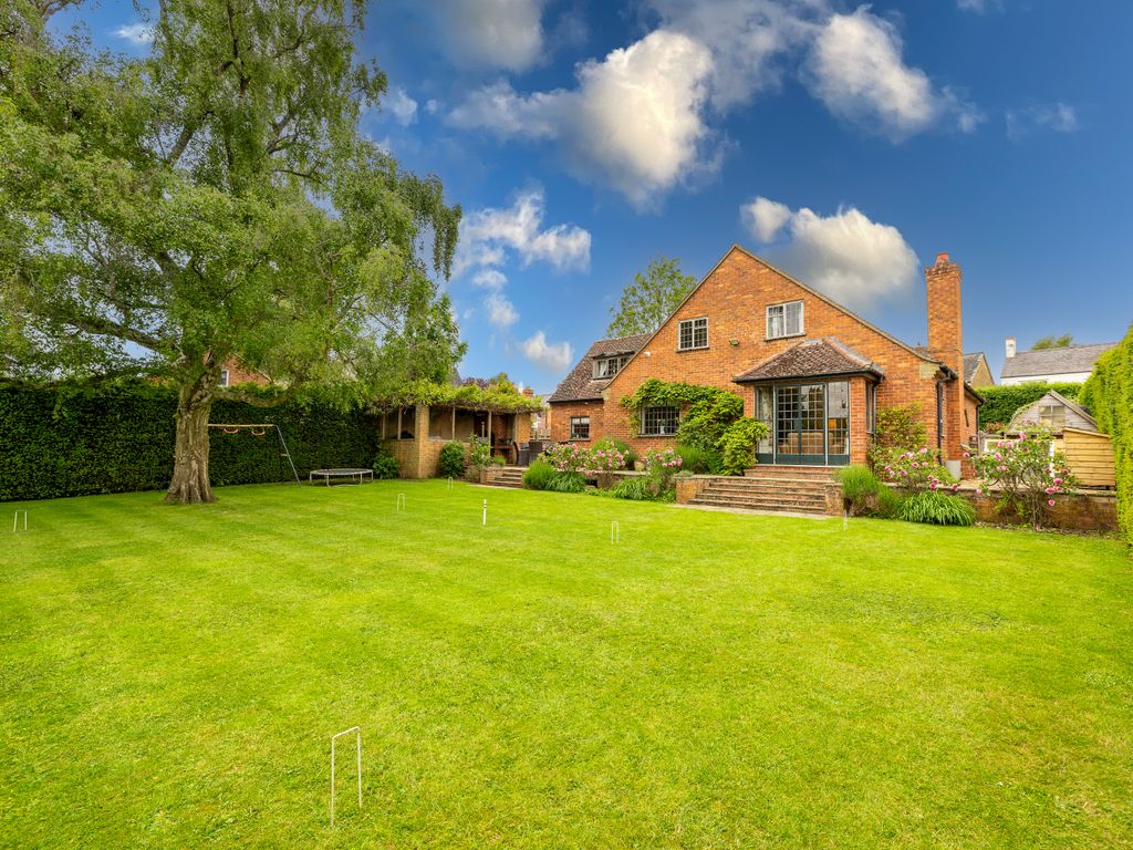 4 bed detached house for sale in Banbury Road, Brackley NN13, £735,000