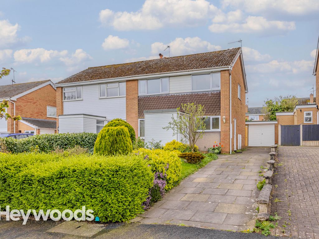 3 bed semidetached house for sale in Paris Avenue, Westlands, Newcastle Under Lyme ST5, £