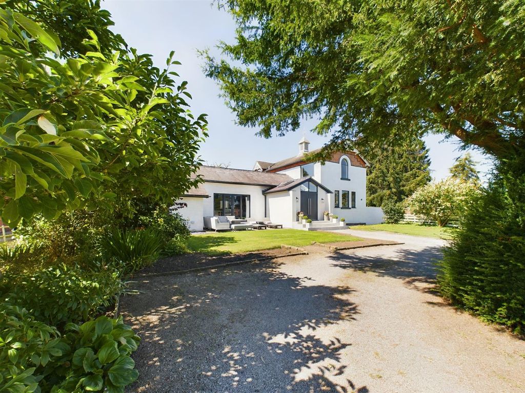 4 bed detached house for sale in Llay Road, Rossett, Wrexham LL12, £