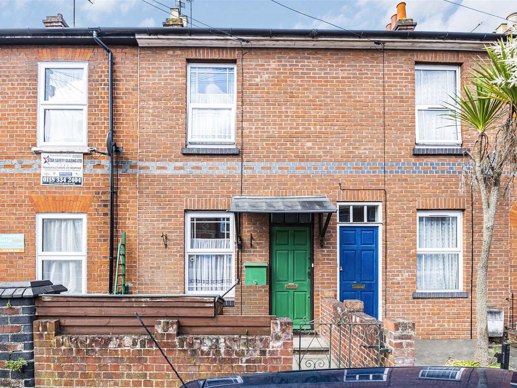 2 bed terraced house for sale in Cumberland Road, Reading RG1, £290,000