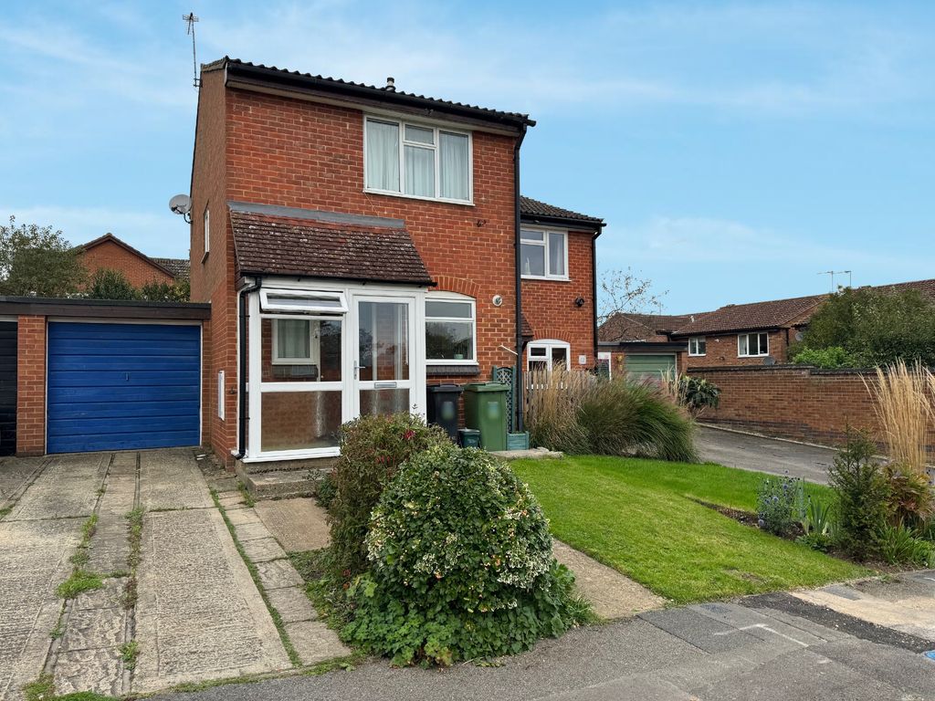 2 bed semidetached house for sale in Hazelrig Drive, Thame OX9, £