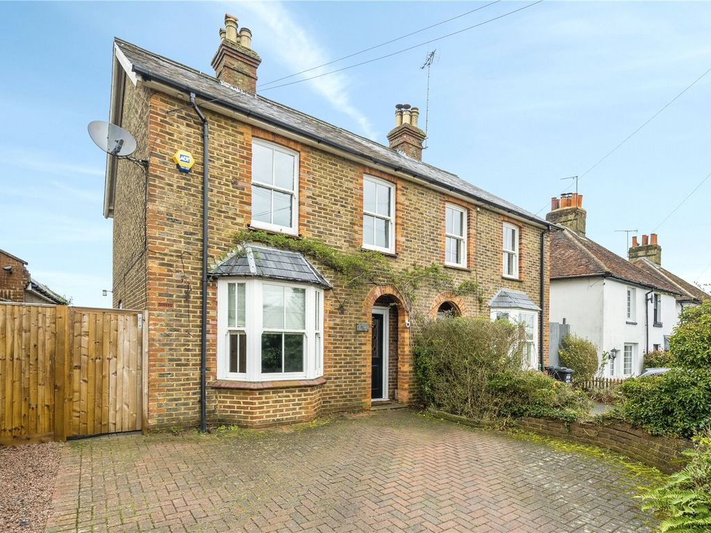 3 bed semidetached house for sale in Godstone Road, Bletchingley
