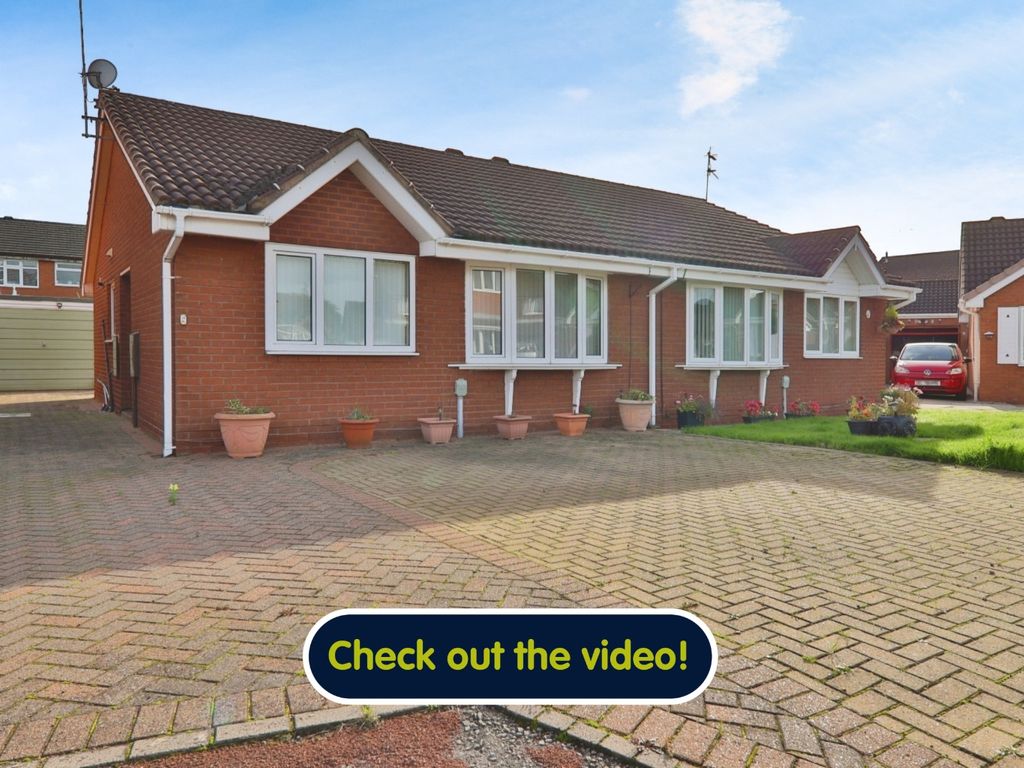 2 bed semidetached bungalow for sale in Lavender Walk, Hull HU5, £