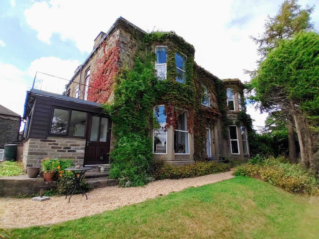 5 bed linkdetached house for sale in Chat Hill Road, Thornton