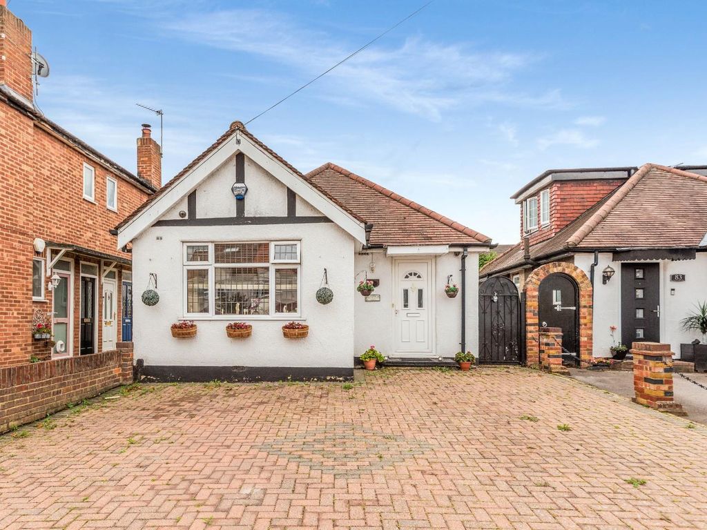 3 bed detached bungalow for sale in Clarkes Avenue, Worcester Park KT4