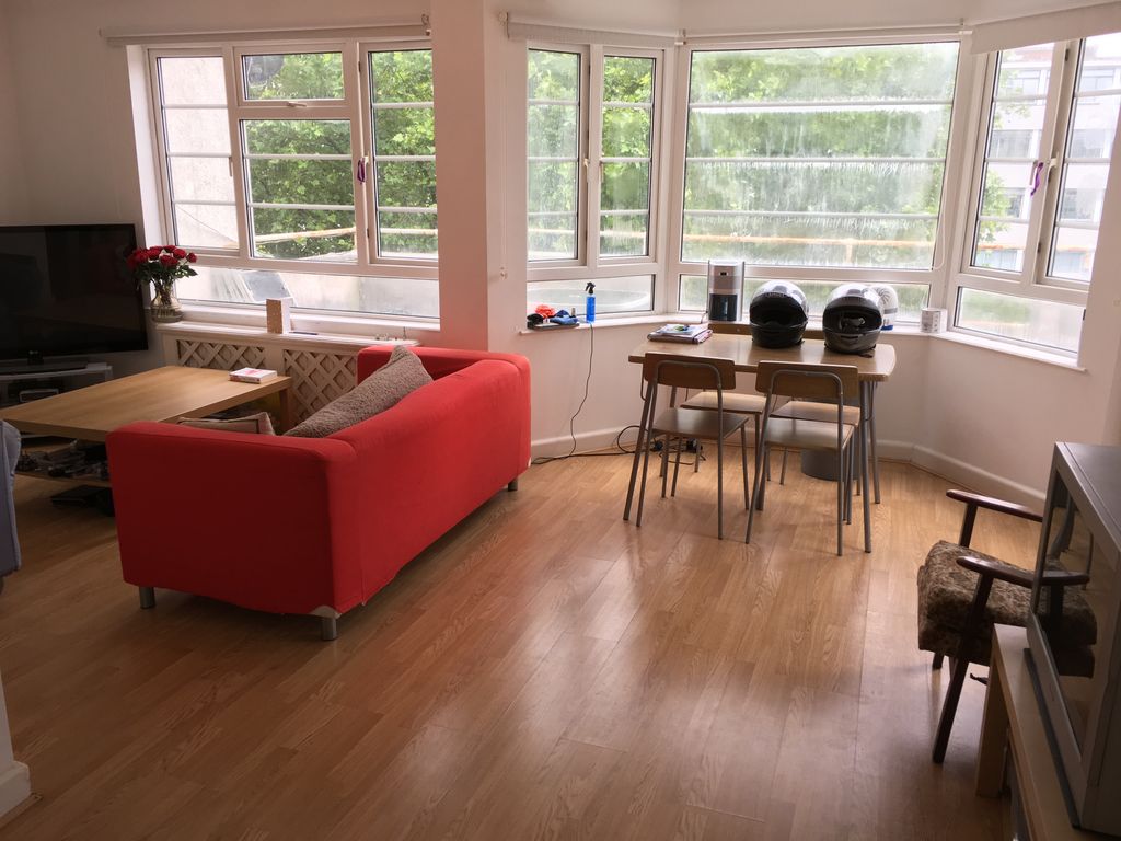 3 bed flat to rent in Very Near Uxbridge Road Area, Ealing Broadway