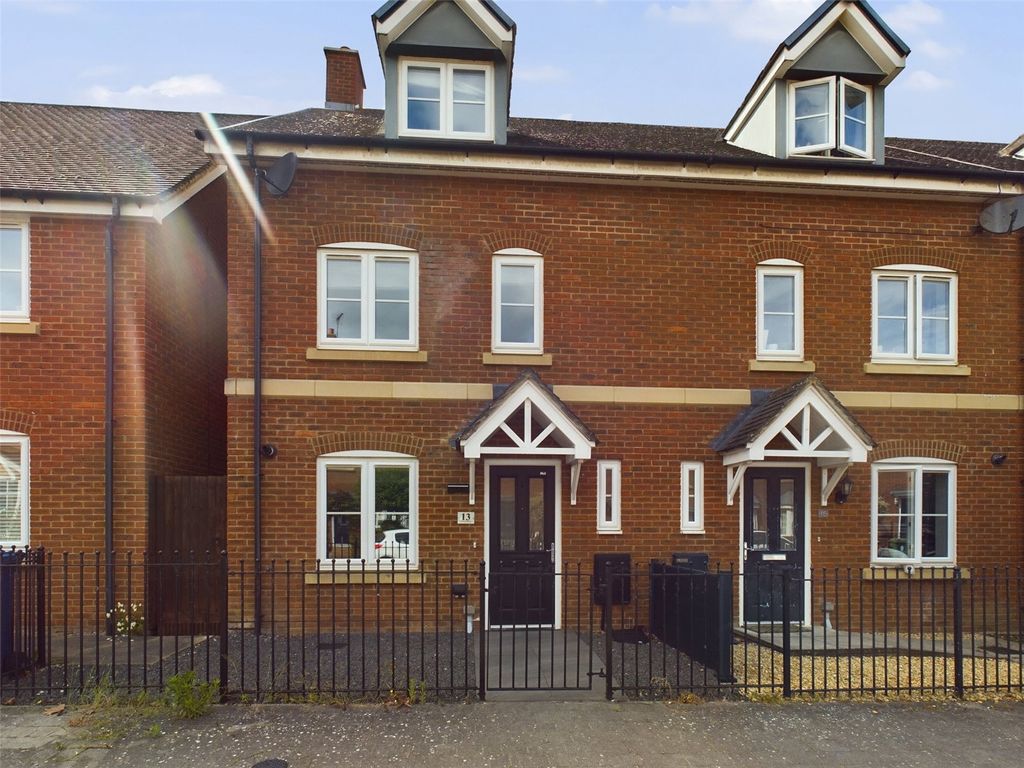 4 bed end terrace house for sale in Lancaster Road, Brockworth