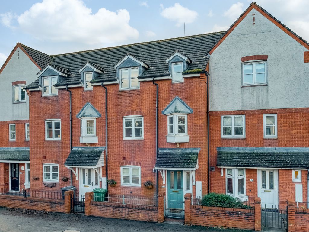 4 bed town house for sale in Evesham Road, Crabbs Cross, Redditch B97