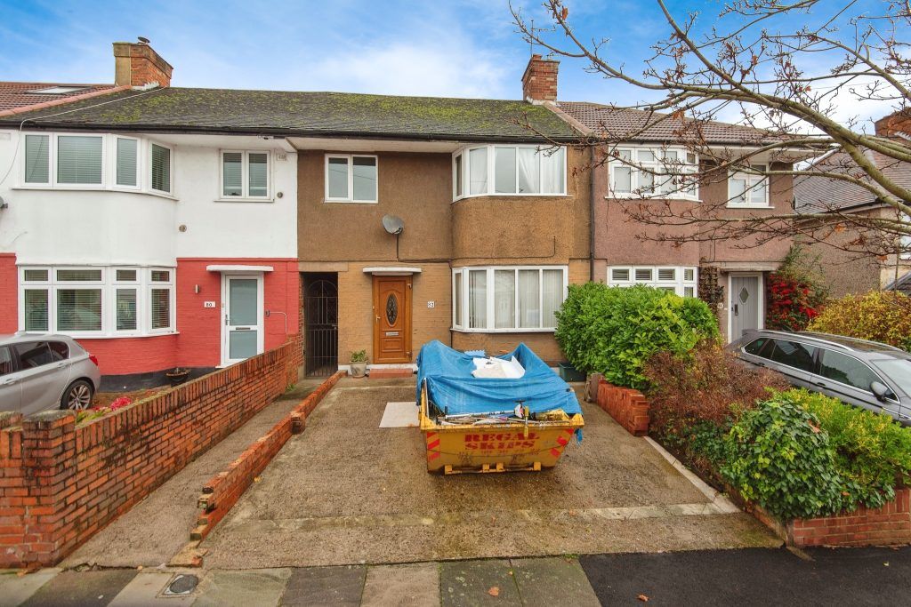 3 bed terraced house for sale in Sussex Avenue, Isleworth TW7, £585,000