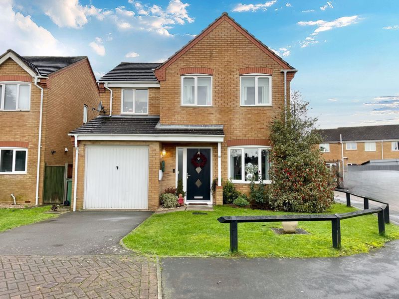 4 bed detached house for sale in Stadium Close, Coalville LE67, £