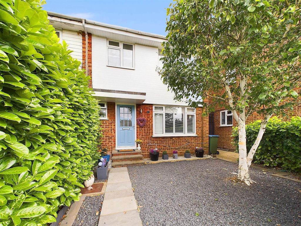 3 bed end terrace house for sale in Fleetside, West Molesey KT8, £