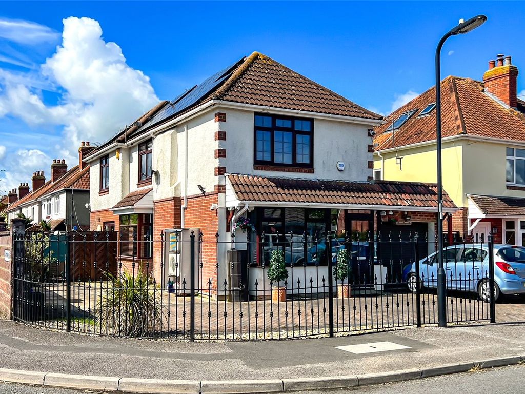 4 bed detached house for sale in Heathfield Road, Southampton