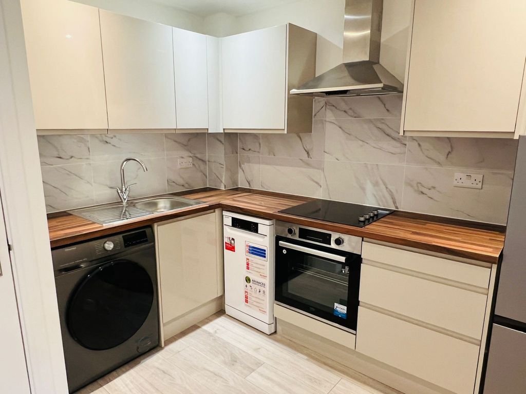 1 bed terraced house to rent in Aquila Solutions, High