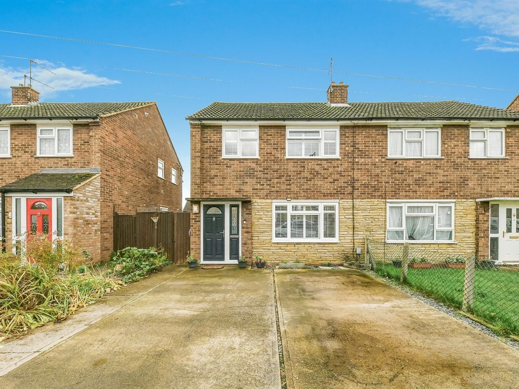 3 bed semidetached house for sale in Tower Road, Ware SG12, £400,000